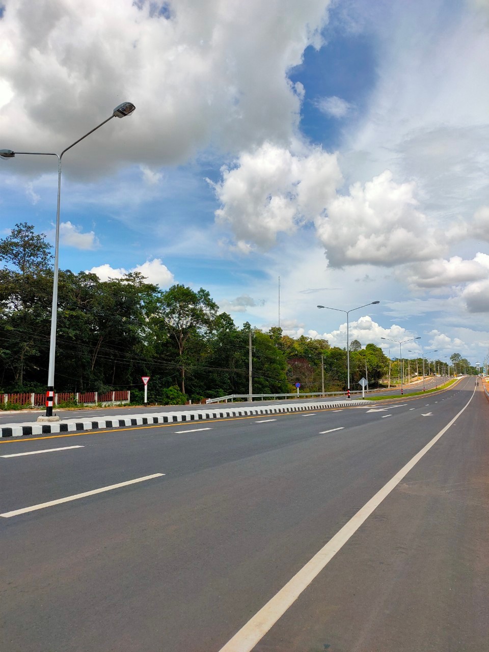 แผนงานบูรณาการพัฒนาพื้นที่ระดับภาค ประจำปีงบประมาณ พ.ศ.2564 สายทางในความควบคุมของแขวงทางหลวงอำนาจเจริญ  พัฒนาทางหลวงหมายเลข 202 ตอน หนองผือ-เขมราฐ ระหว่าง กม.387+325-กม.388+580  ปริมาณงาน 1 แห่ง